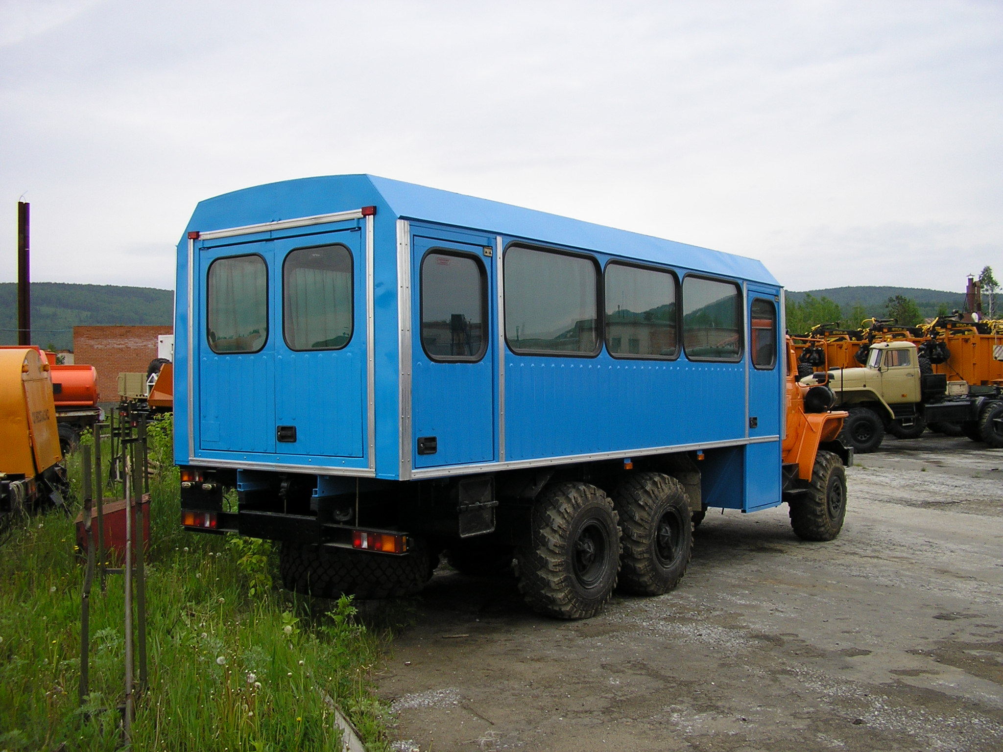 вахтовый автомобиль